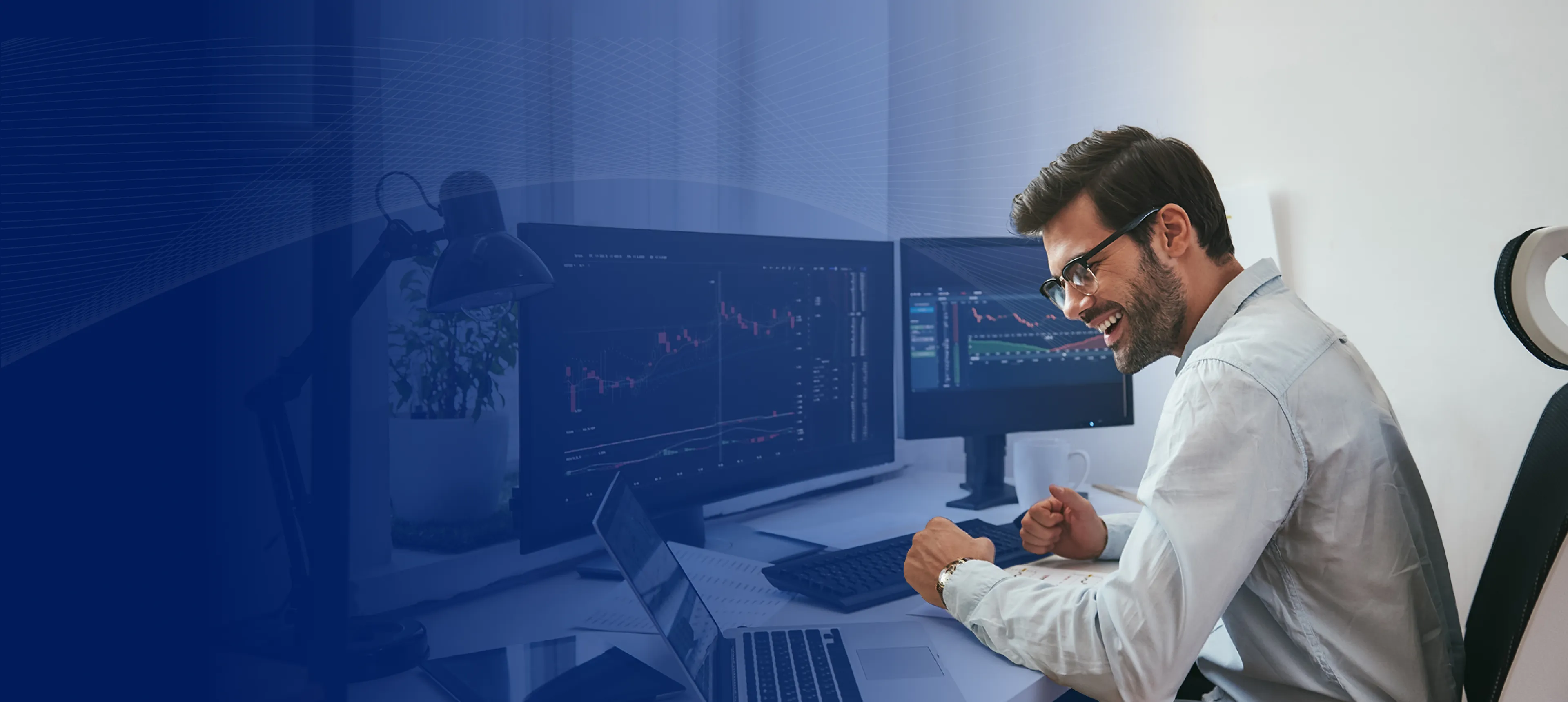 Banner detail produk trading yang menampilkan data forex, indeks, kripto, dan logam mulia